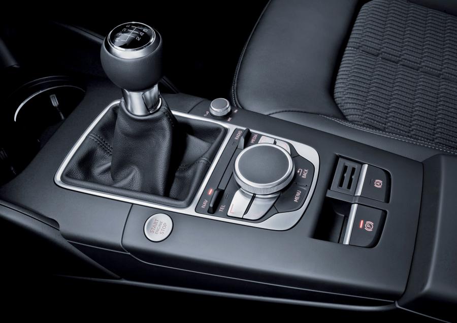 Детали интерьера Audi A3 1.8T S-Line Quattro (8V) 2012 года  (WW) (фото 16 из 101)